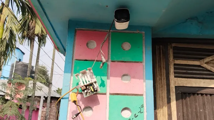 ফুলবাড়ীতে মাদক বিক্রেতাদের দৌরাত্ম্য, ভাঙচুর করা হচ্ছে বাড়ির সিসি ক্যামেরা